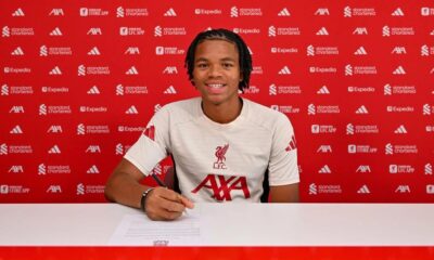 Rio Ngumoha signs his Liverpool contract
