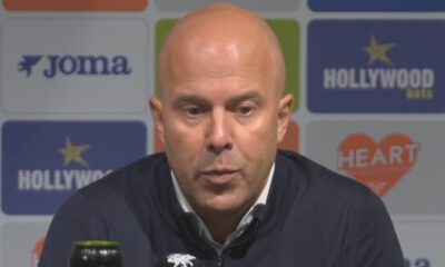 Arne Slot in a press conference isak injury news