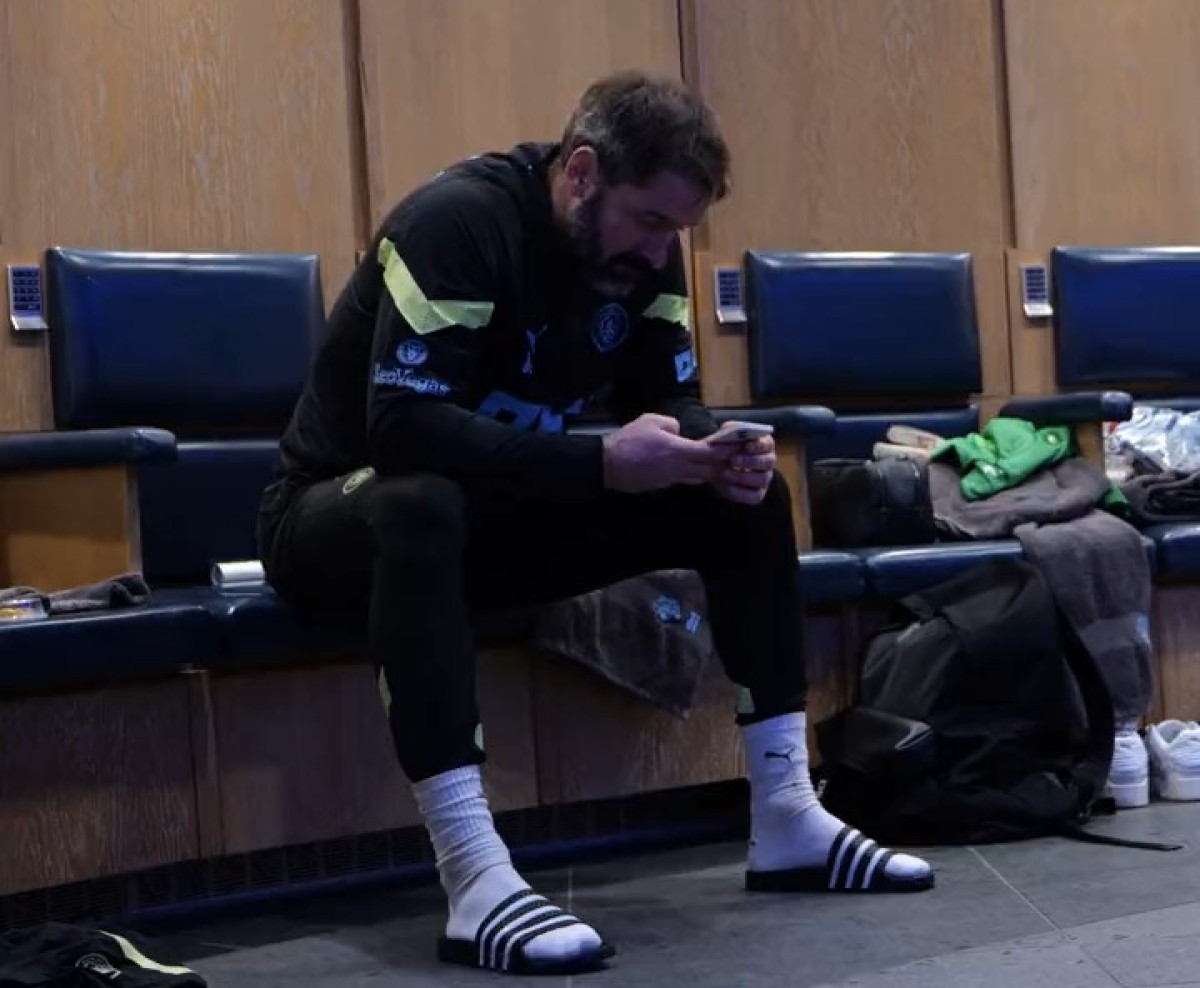 Scott Carson sat on a bench