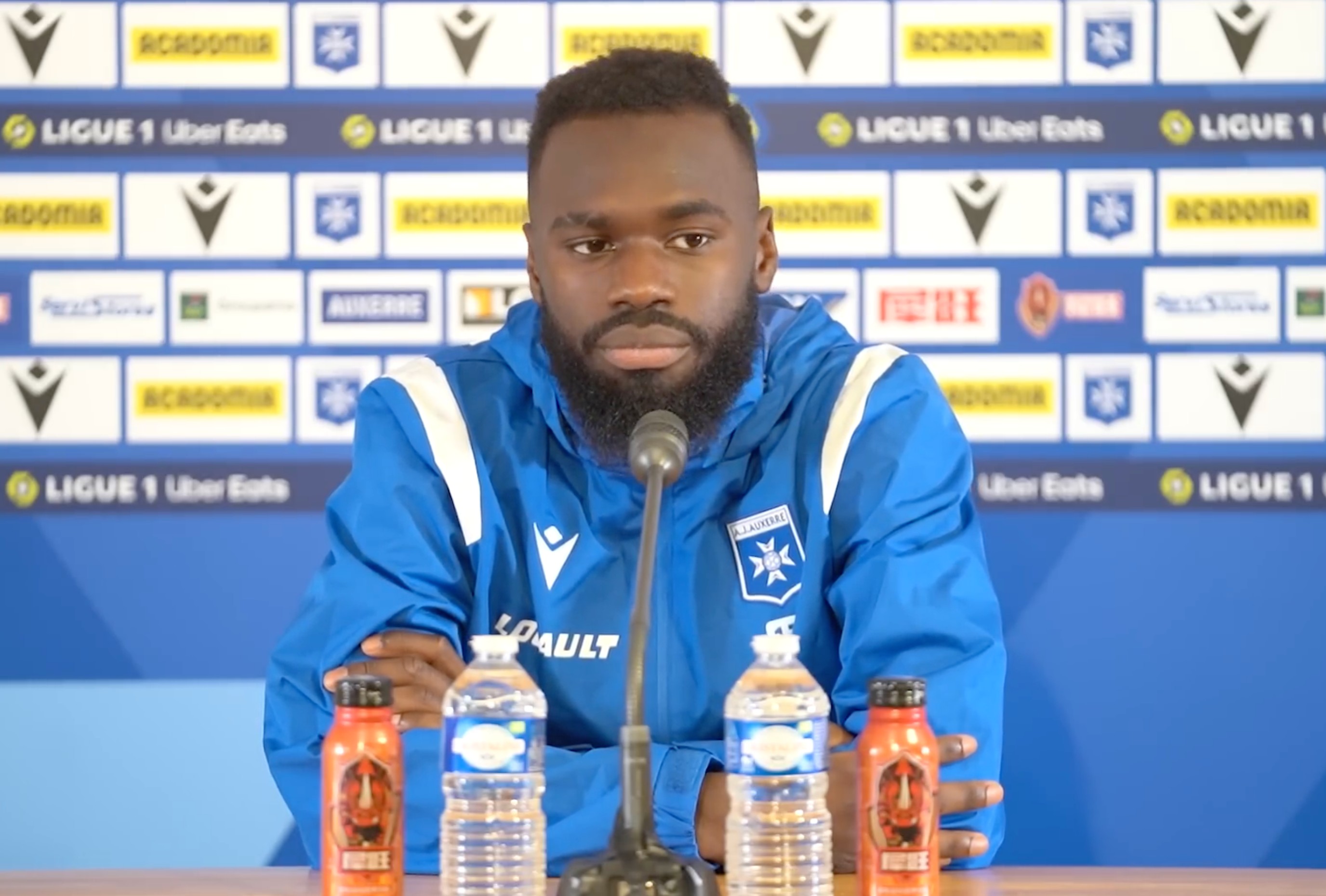 Lassine Sinayoko pictured during an Auxerre press conference