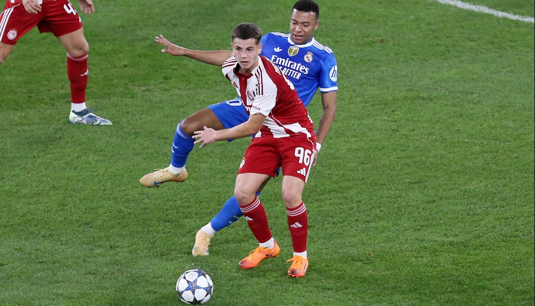 Christos Mouzakitis Olympiacos